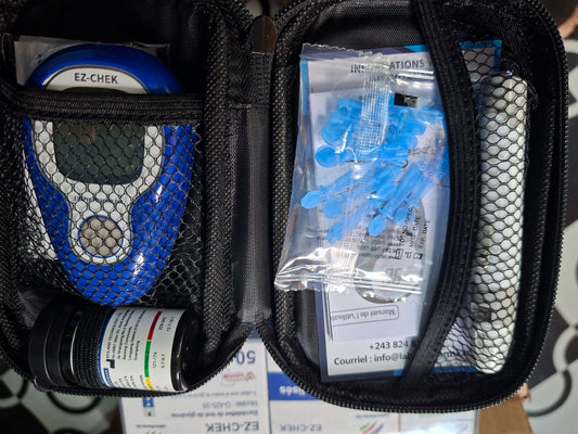Kit Glucomètre Complet EZ-CHEK – Lecteur de Glycémie + 50 Bandelettes + Lancettes + Trousse